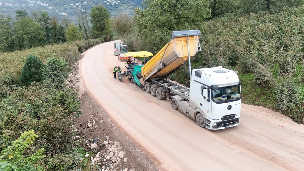 AYBASTI-GÖLKÖY YOLUNDA ÇALIŞMALAR HIZLA SÜRÜYOR.