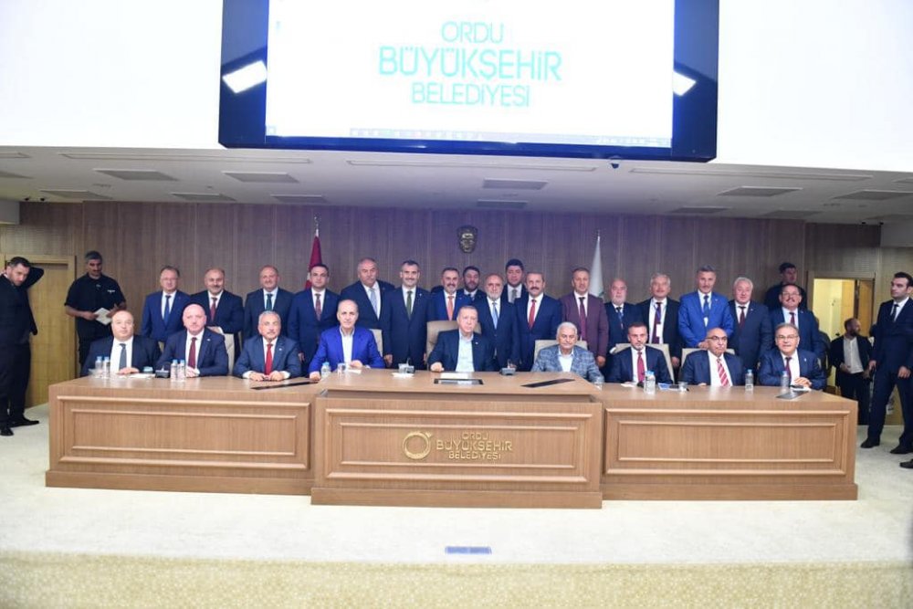 Cumhurbaşkanı Recep Tayyip Erdoğan, Büyükşehir Belediyesini Ziyaret Etti