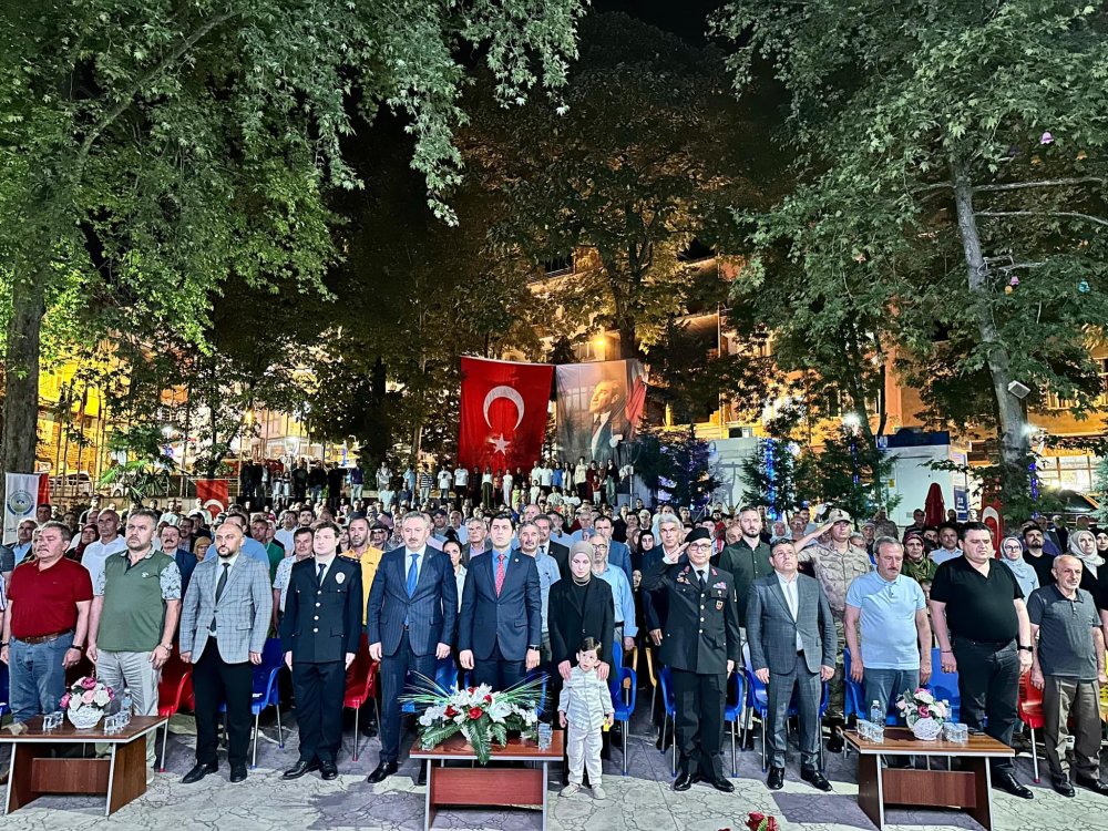 KARANLIK GECEDEN AYDINLIK SABAHA YÜRÜYEN DESTANIMIZI UNUTTURMAYACAĞIZ