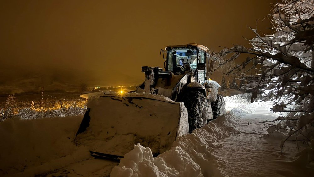 KARLA MÜCADELE ÇALIŞMALARIMIZ GECE GÜNDÜZ 7/24 DEVAM ETMEKTEDİR