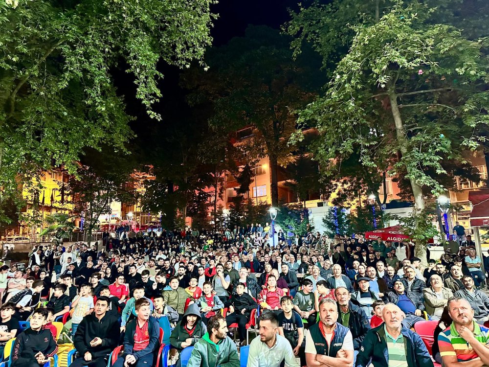 TURNUVA BOYUNCA DEV EKRANDA MİLLİ MAÇLARIMIZI YAYINLIYOR BU MUTLULUĞU VATANDAŞLARIMIZ İLE PAYLAŞIYORUZ